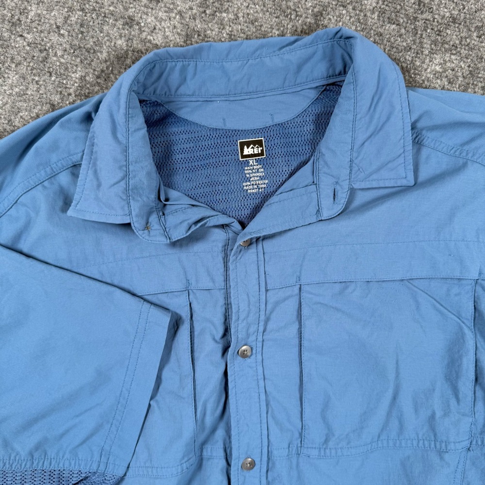 REI Co-op‎ Shirt XL Blue Nylon Short Sleeve Button Up Outdoor Pocket Flaw Men's